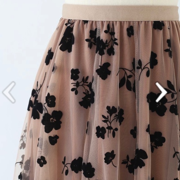 Chicwish 3D Posy Double-Layered Mesh Midi Skirt Caramel Color Size XS/S … - Picture 2 of 13